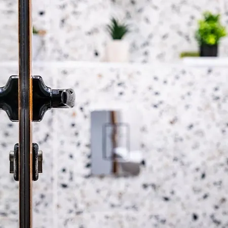 Excellent 2br Flat In Downtown * וארנה