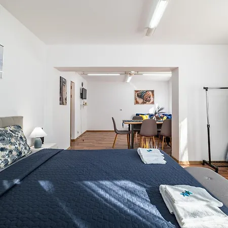 Excellent 2br Flat In Downtown דירה *