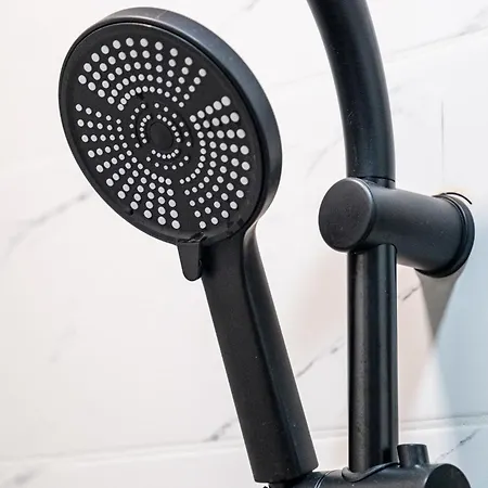 Excellent 2br Flat In Downtown וארנה