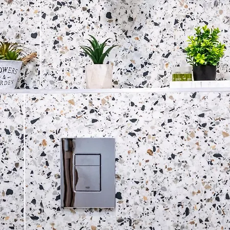 Excellent 2br Flat In Downtown דירה וארנה