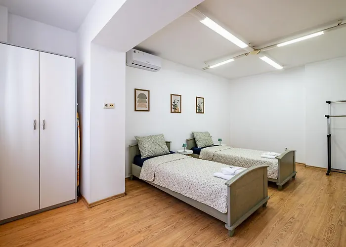 Апартамент Excellent 2br Flat In Downtown Варна