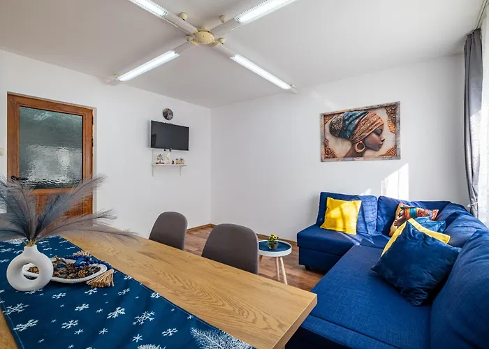 Апартамент Excellent 2br Flat In Downtown *