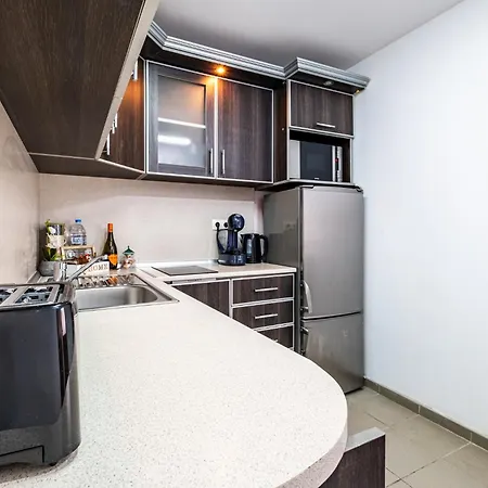 Excellent 2br Flat In Downtown Apartamento Varna
