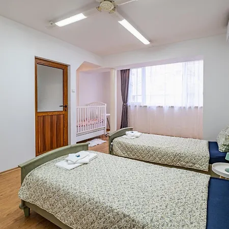 Excellent 2br Flat In Downtown Apartamento Varna